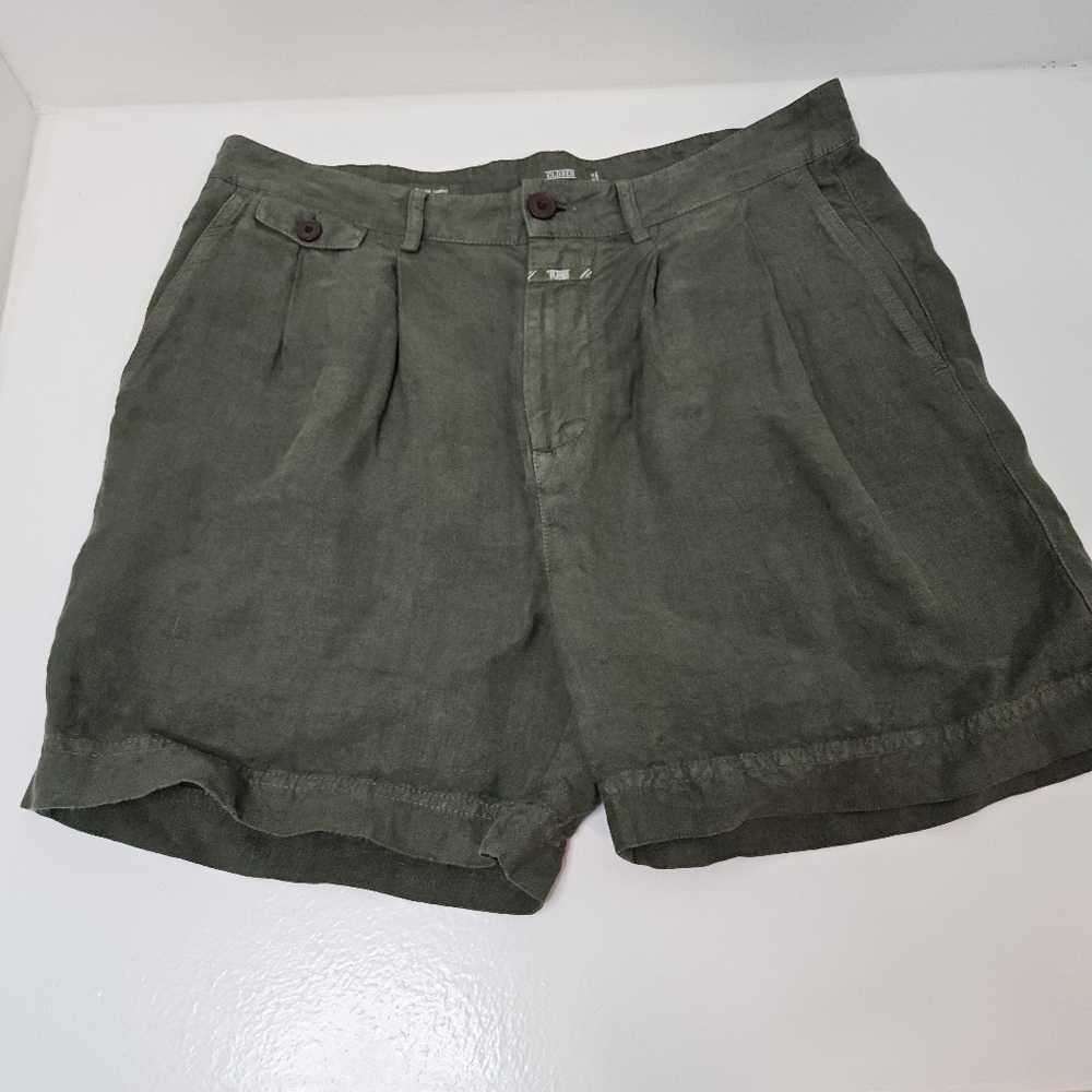 Closed Olive Green Women Shorts